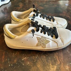 Zhuocaizi GGDB White and Gold Sneakers with Black Laces
